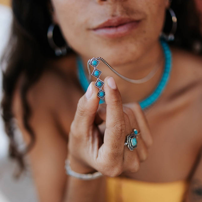 Itotia Turquoise Necklace: Stainless steel 22-24"