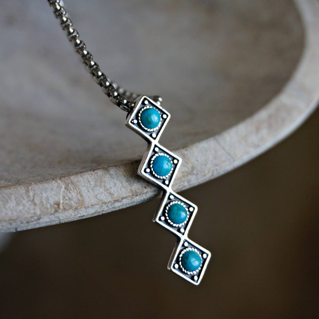 Itotia Turquoise Necklace: Stainless steel 22-24"